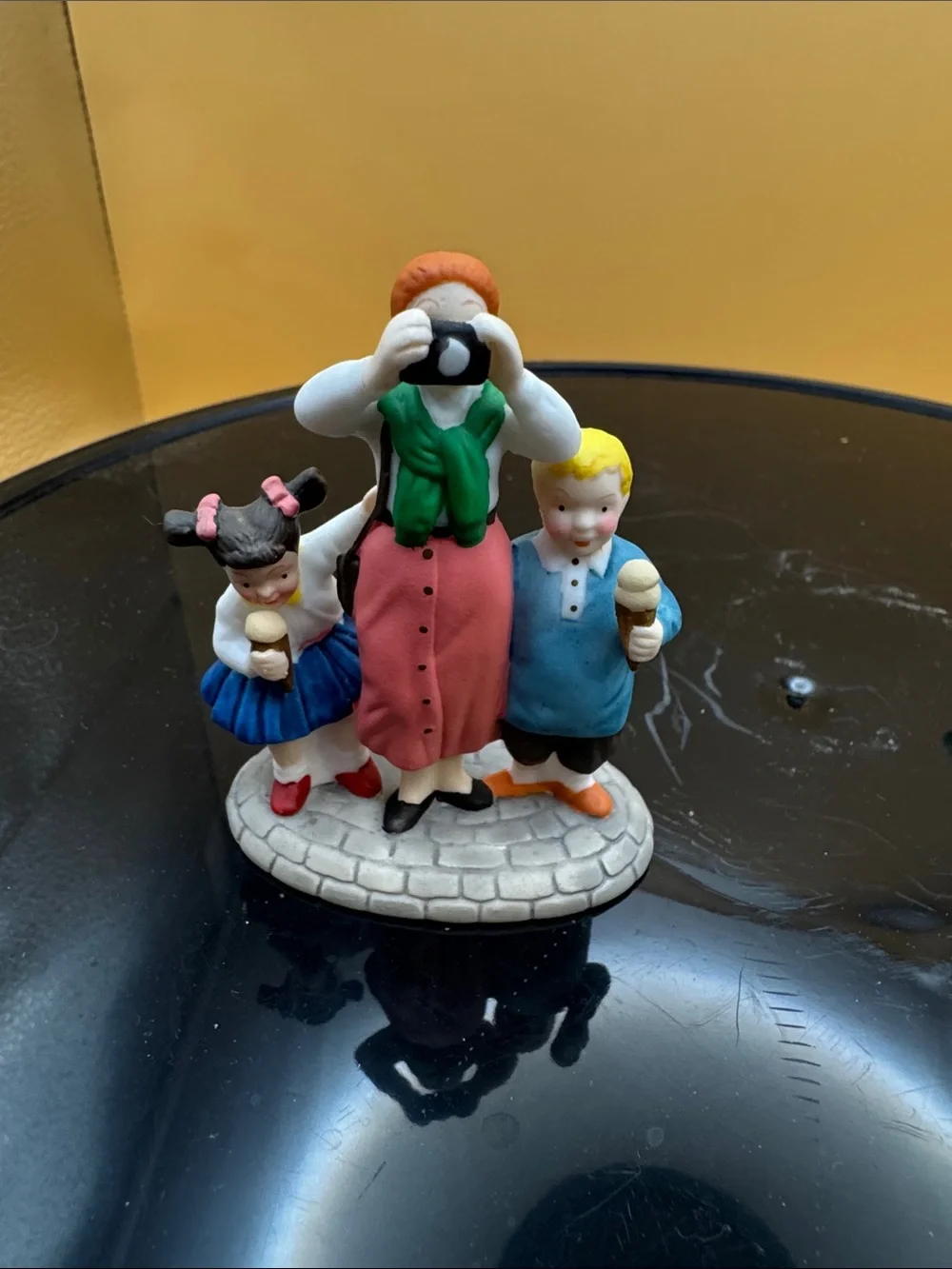 Department 56/Disney Parks Village Series Disney Park Family-Mint In Box - Picture 3 of 10